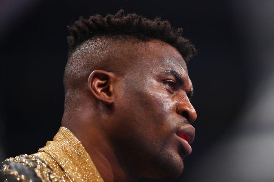 Нганну против Линса: видео боя MMA, который ждали все фанаты