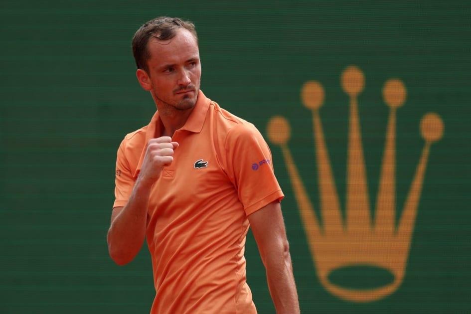 «Играть было нелегко»: Медведев высказался о выходе в четвертьфинал «Мастерса» в Риме