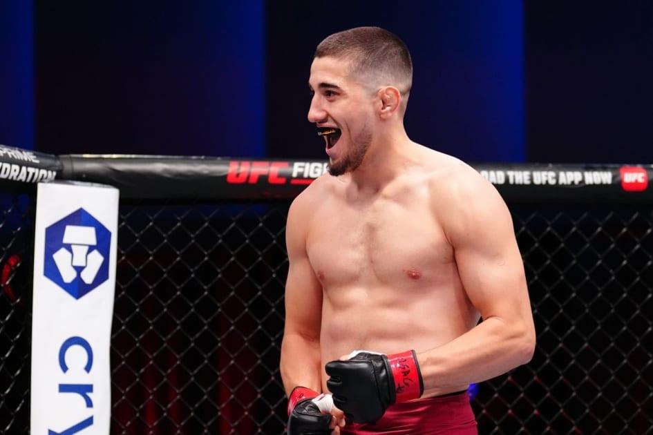 «Глаза в глаза»: Сусуркаев и Сантос устроили битву взглядов перед UFC 328