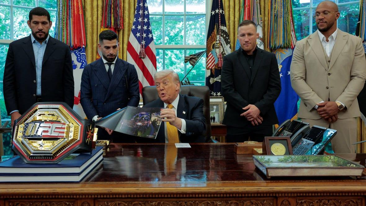 «Выиграл все, верно?»: Трамп встретился с бойцами UFC в Белом доме и вспомнил Хабиба