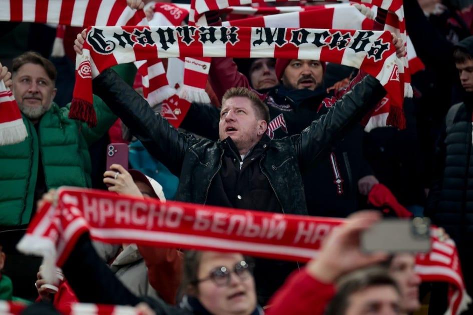 «Традиционные ценности»: фанаты «Спартака» вывесили баннер с отсылкой к новому закону