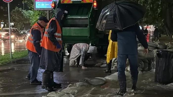 Алматы накрыло рекордным ливнем: когда ждать передышку