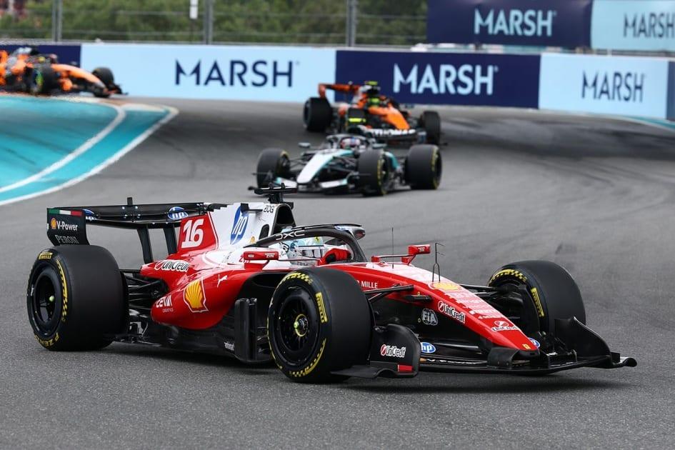 Двойные стандарты F1: Леклер получил 20 секунд за срезку, а Хэмилтон отделался лёгким испугом?
