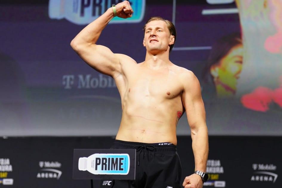 Волков вырвал победу у Кортеса-Акосты: драма в пятом раунде на UFC 328