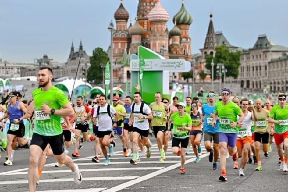 Спорт в жизни россиян: кто ходит в зал, а кто бегает по утрам?