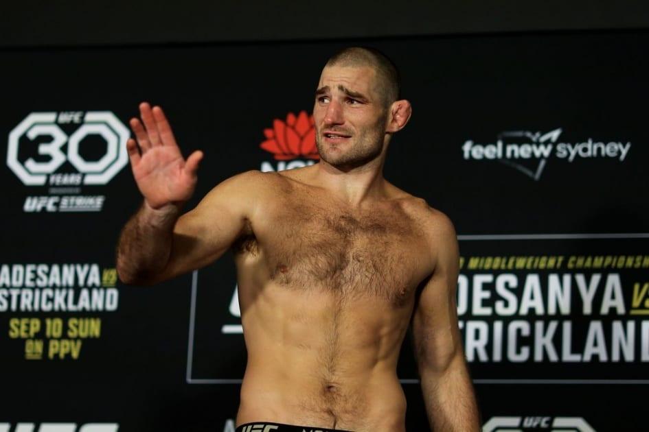 «Как UFC это допустило?» Стрикленд снова наехал на Чимаева: вес не согнал