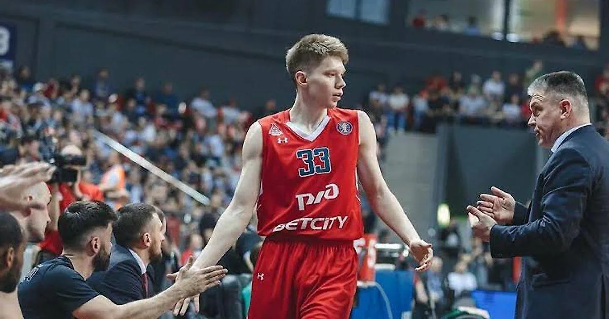 «Самара» подписала форварда Захара Ведищева