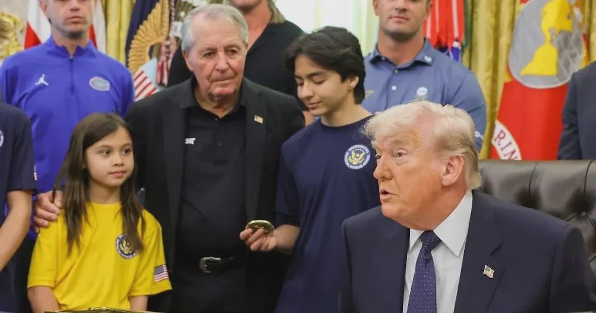 «Ты слишком маленькая»: Трамп посоветовал девочке бросить волейбол ради футбола