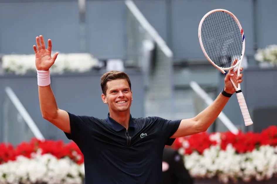 Блокс вышел в финал ATP-250 в Эшториле: уверенная победа над Дардери