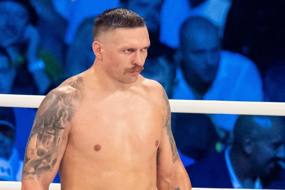 Усик нокаутировал Верхувена: украинский чемпион защитил титул WBC
