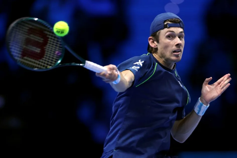 Де Минор Вашингтондағы ATP-500 турнирінің екінші айналымында Хьюиттті сенімді жеңді