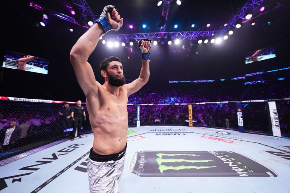 Чимаев vs Стрикленд: букмекеры назвали фаворита UFC 328