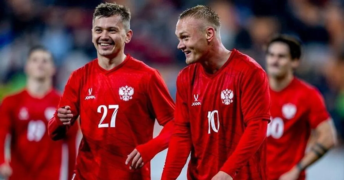 Капитанская повязка России в матче с Нигерией посвящена хохломе