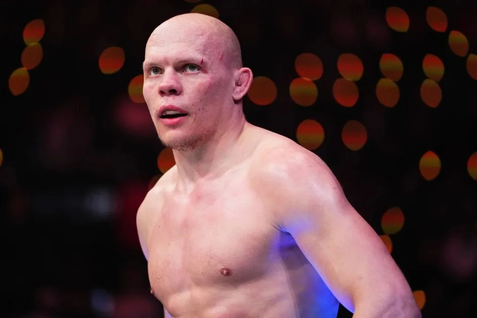 Гуськов уклонился от взгляда Анкалаева на "битве глаз" перед UFC Fight Night 282