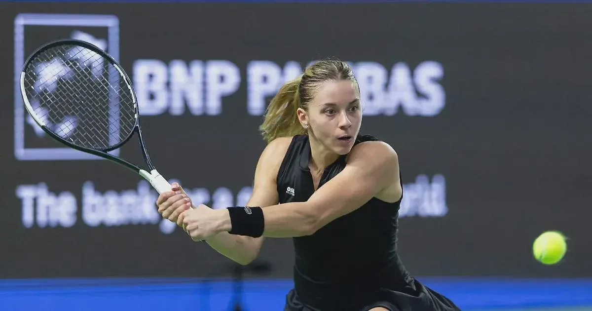 Сингапур (WTA): Хвалинска против Фернандес, Гибсон в финале