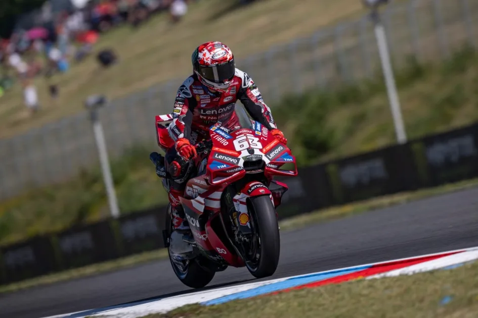 Чехия MotoGP: Брэд Биндер спринтті жеңіп алды