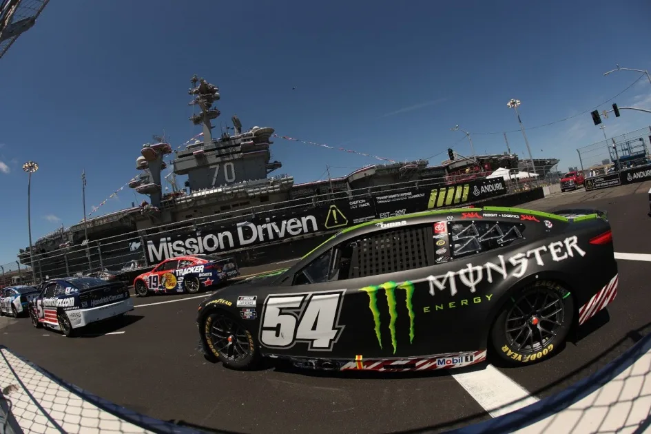 NASCAR жарысындағы ірі апат: тоғыз көлік соқтығысты