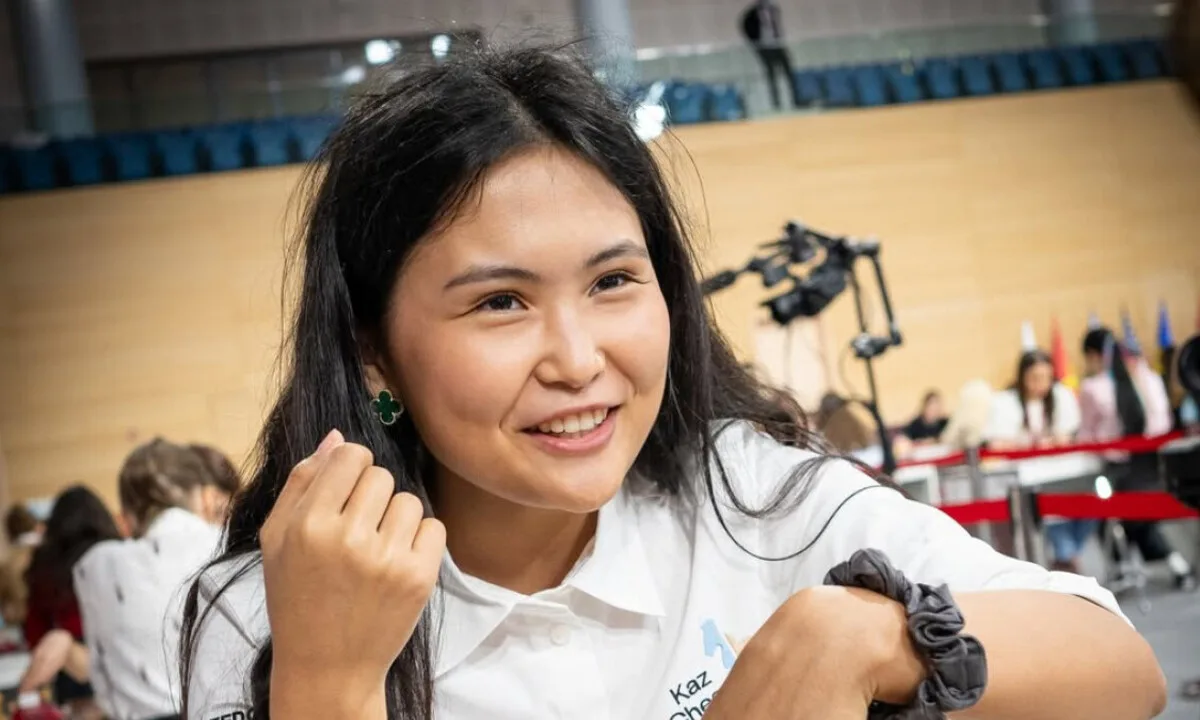 Шахматы: Бибисара Асаубаева укрепила лидерство на Norway Chess