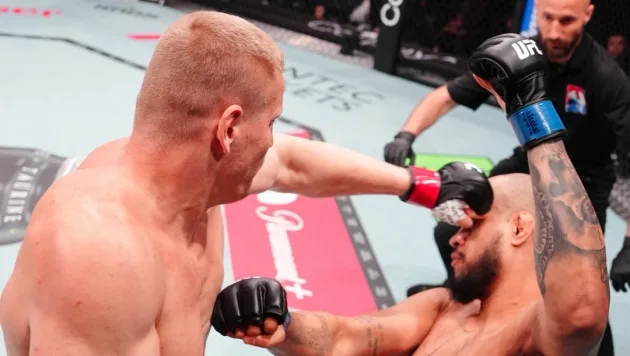 Быстрый нокаут на UFC: Павлович уничтожил Тейшейру за 39 секунд