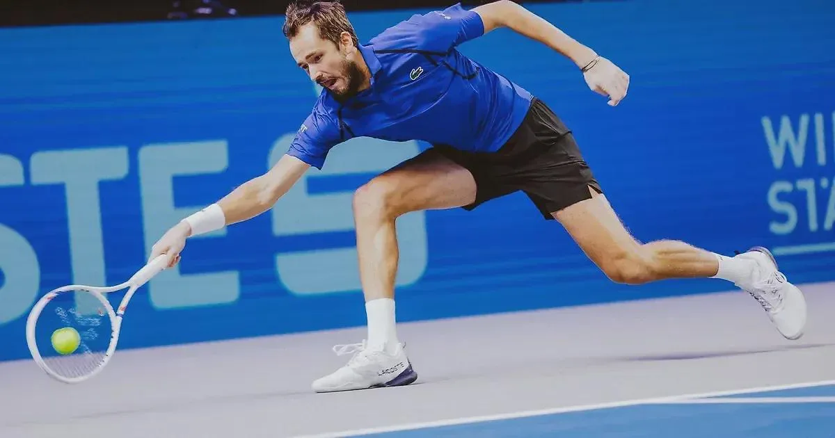 Вена (ATP): Медведев уступает Алькарасу в полуфинале, Зверев сыграет с Де Минауром