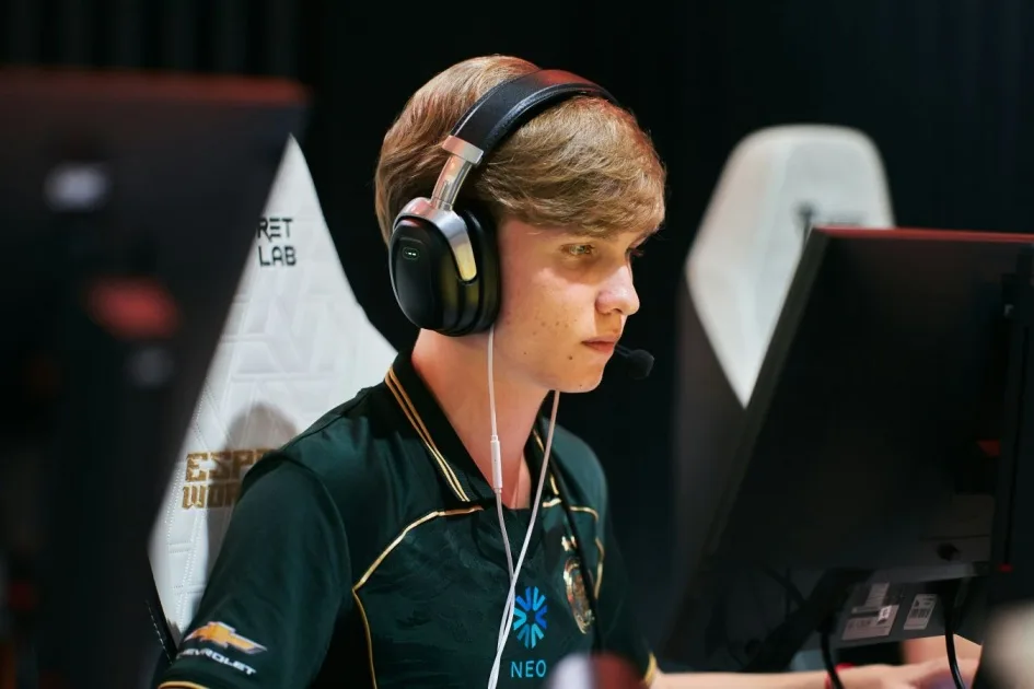 Team Falcons и FaZe Clan вышли в плей-офф Esports World Cup 2026 по CS2