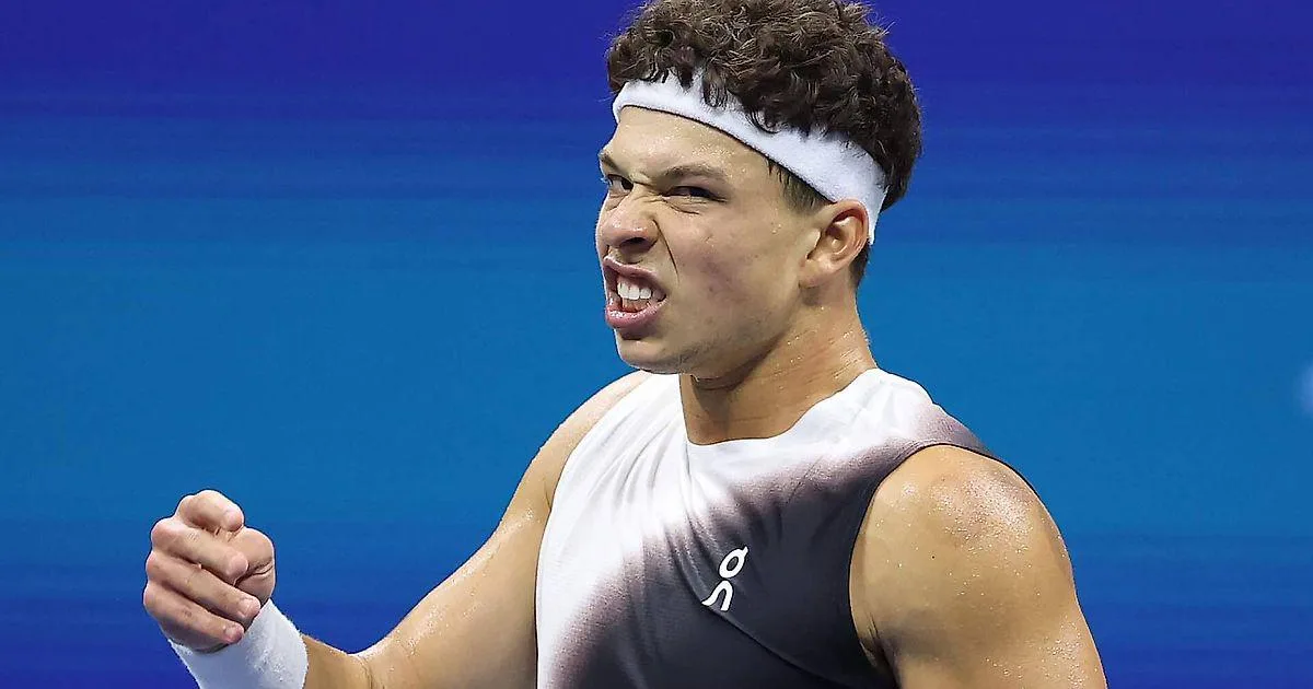 Шелтон разгромил Циципаса и вышел на Алькараса в 1/4 финала US Open