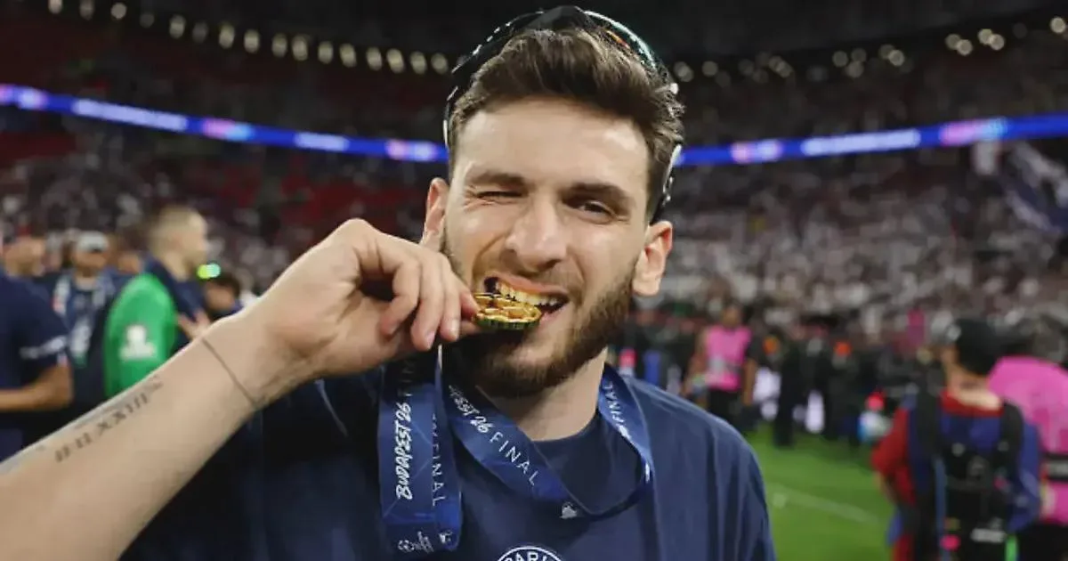 Хвича Кварацхелия Чемпиондар лигасында маусымның үздік ойыншысы атанды: ПСЖ үшін 16 матчта 16 ұпай