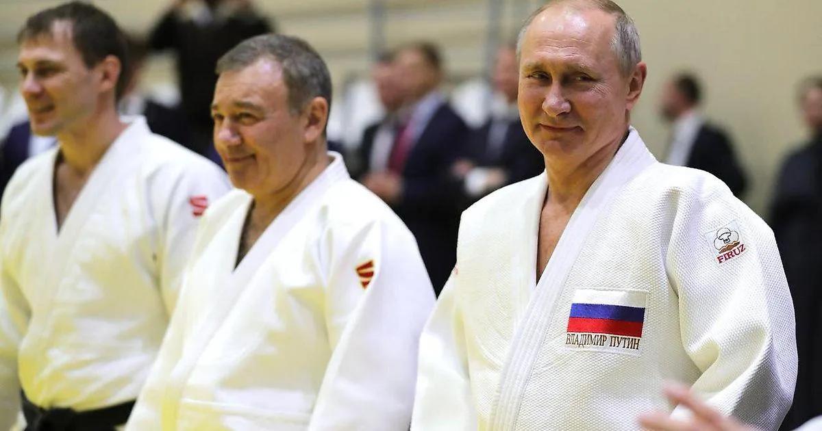 Дегтярев поздравил Путина с днем рождения: вклад в спорт и единоборства