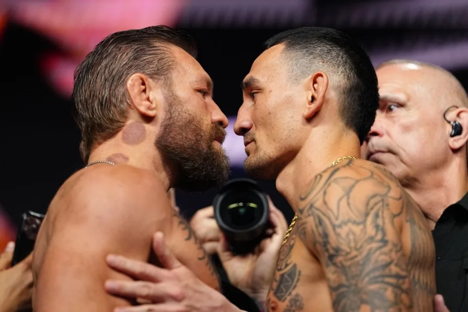 UFC Конор Макгрегордың Холлоуэймен жекпе-жек алдындағы бөлмесін көрсетті