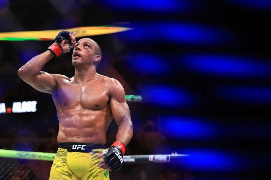 Рибович нокаутировал Барбозу во втором раунде на UFC 330