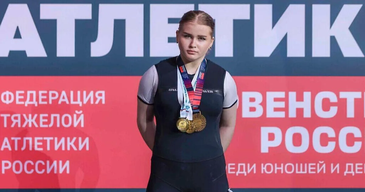 Тяжелоатлетка Козлова завоевала золото юношеского ЧЕ, Павлович — серебро