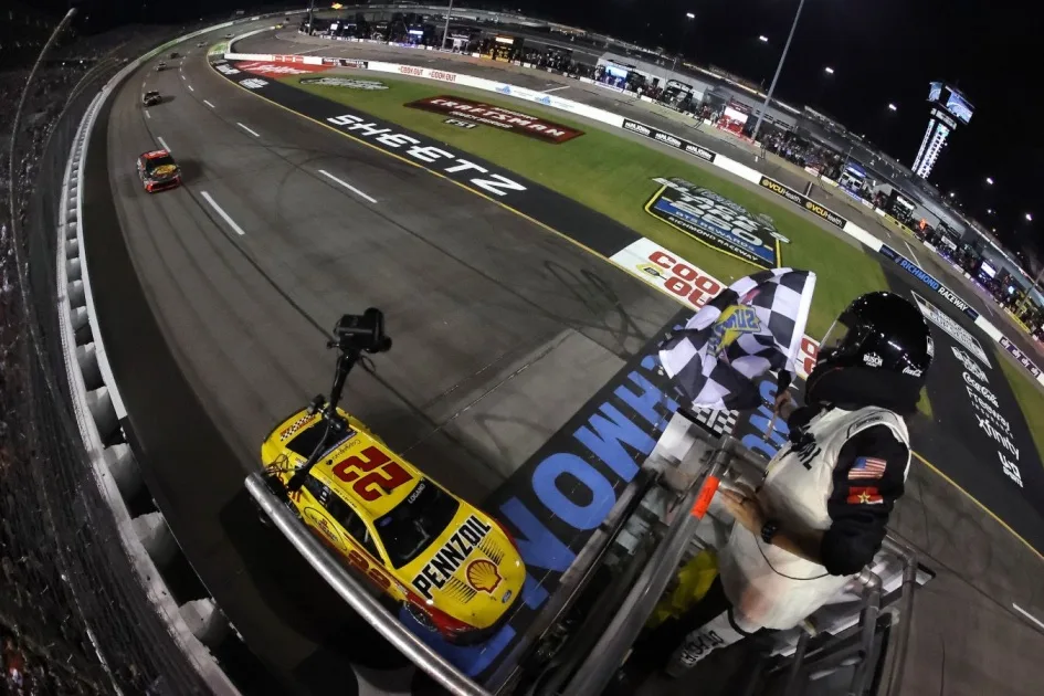 Джоуи Логано выиграл вторую гонку из последних четырёх в NASCAR Cup Series