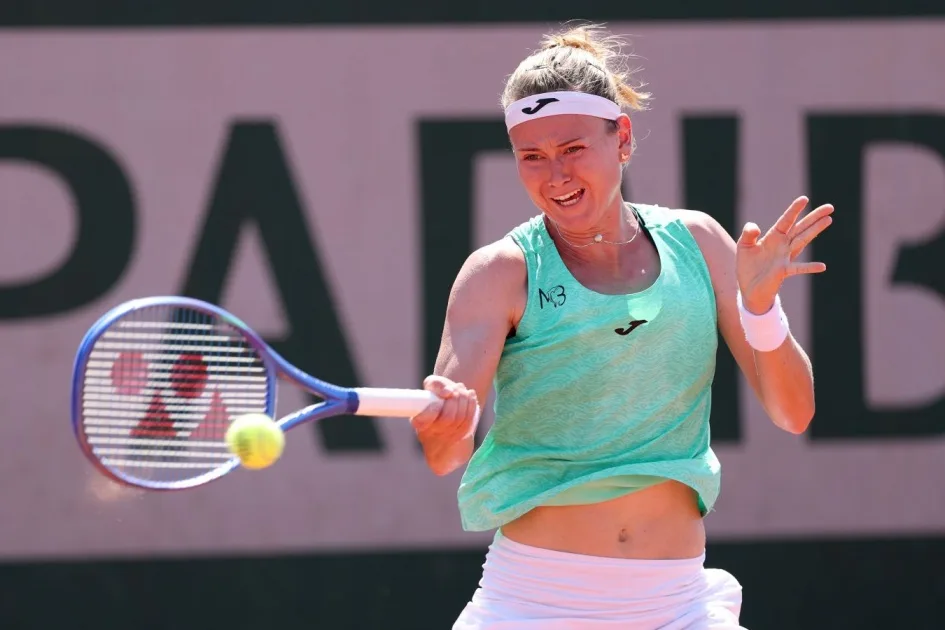 Мари Боузкова выиграла турнир WTA-250 в Ноттингеме, победив Эмму Наварро