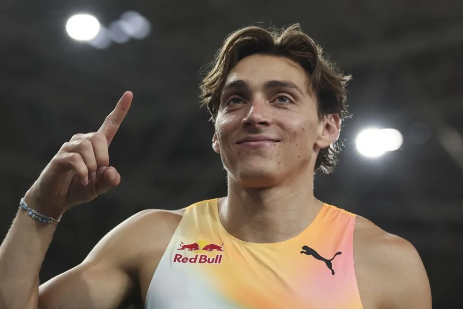 Дюплантис выиграл золото ЧЕ-2026 в прыжках с шестом