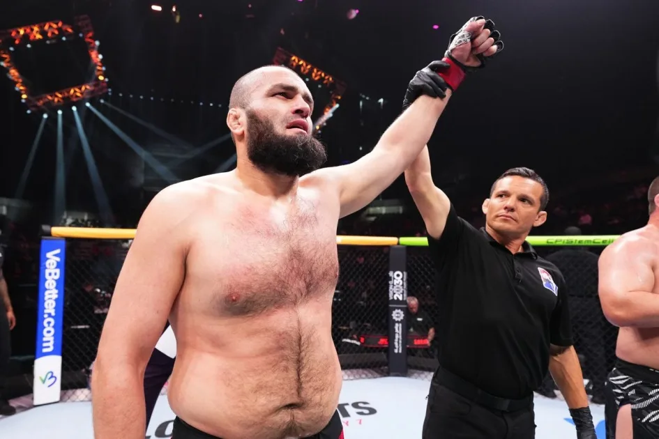 Шамиль Газиев нокаутировал Кеннеди Нзечукву в первом раунде на UFC Fight Night 285