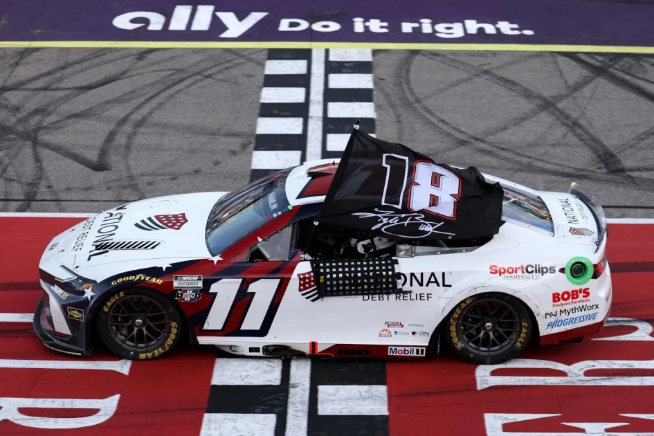 Хэмлин Мичиганда NASCAR Cup Series жеңісімен Бушты қуып жетті