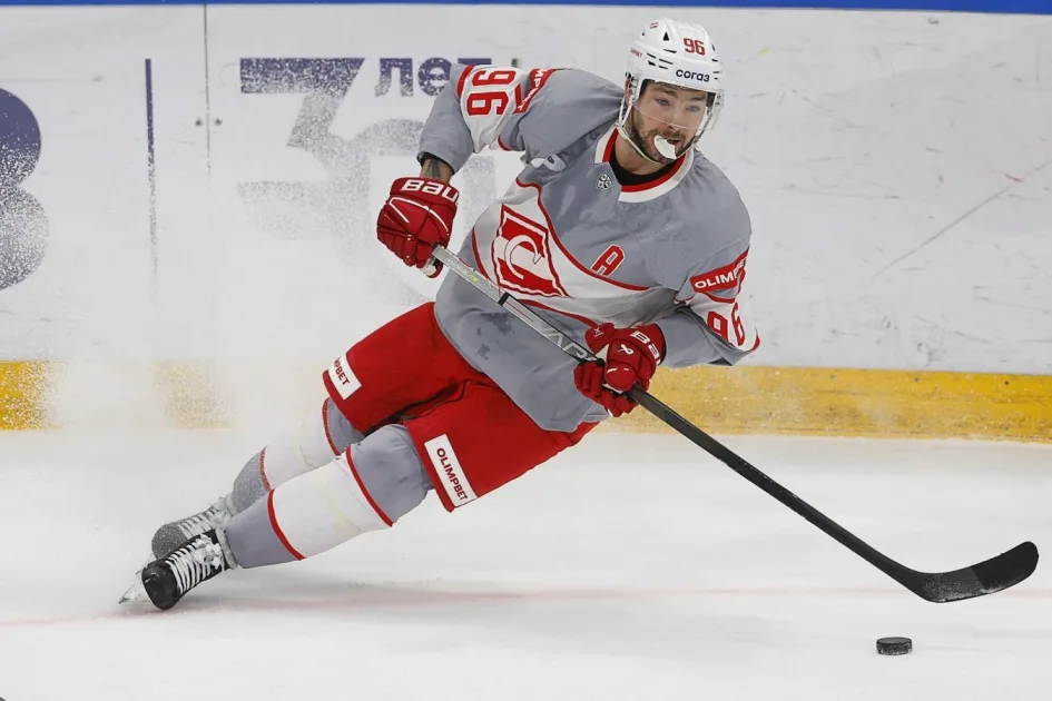 Бурмистров перешёл в «Цинциннати Сайклонс» из ECHL