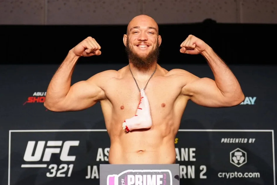 Уолтер Уокер одержал победу редким болевым приемом на турнире UFC