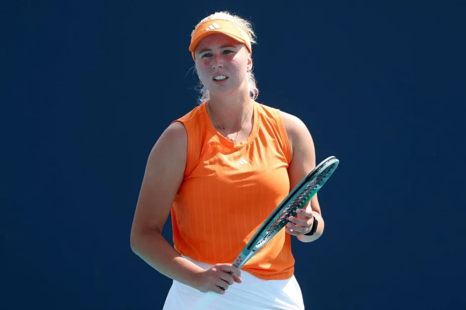 Чжэн Циньвэнь проиграла Таусон во втором круге турнира WTA 500 в Бад-Хомбурге