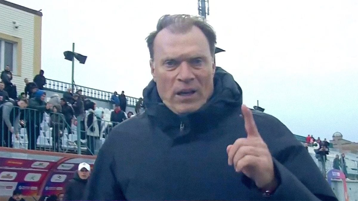 Скандал в УПЛ: легионер-тренер на русском оскорбил арбитра в прямом эфире