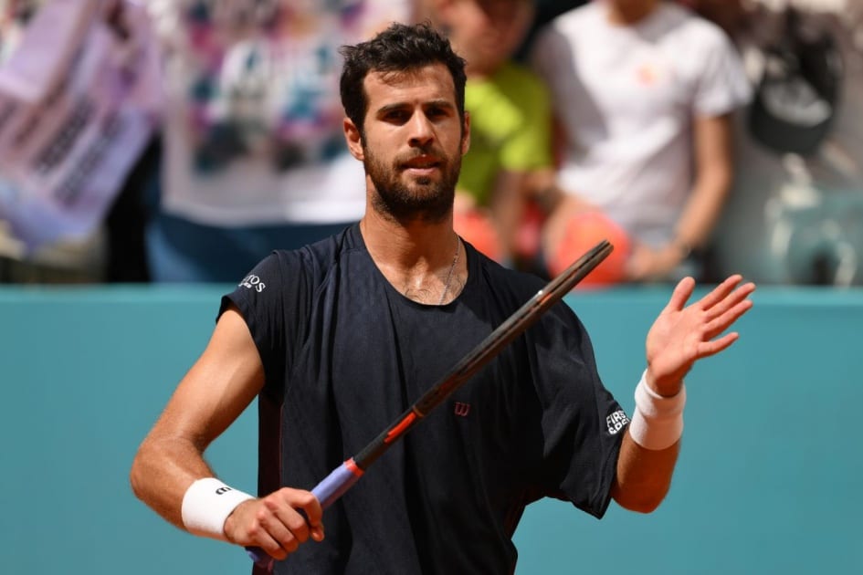 Хачанов прервал серию поражений и выиграл первый матч на грунте в сезоне