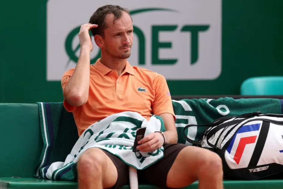 «Мне стоит начать карьеру в пиклболе»: Медведев о поражении на ATP-250
