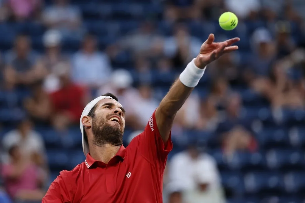 Хачанов обыграл Тьена и вышел в четвертьфинал US Open