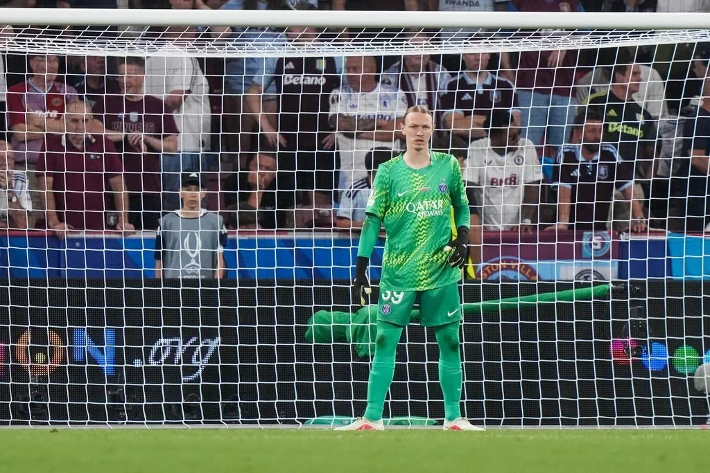 «ПСЖ» выделил игру Сафонова с «Ренном» отдельным постом в соцсетях