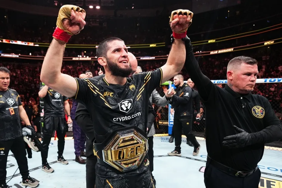 Махачев зашивает одежду: менеджер чемпиона UFC показал необычное видео