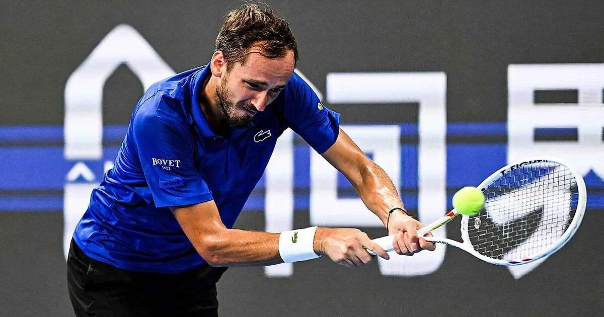 Медведев пробился в финал ATP 250 в Ханчжоу и вошел в топ-10 по финалам на харде