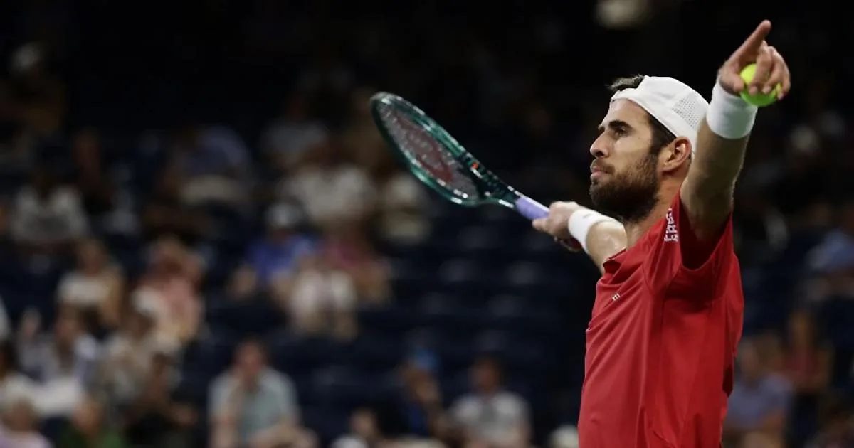 Хачанов вышел в полуфинал US Open после снятия Блокса