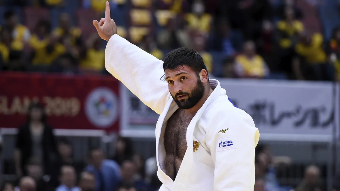 Инал Тасоев: три титула чемпиона мира и победа на ЧР со сломанным пальцем