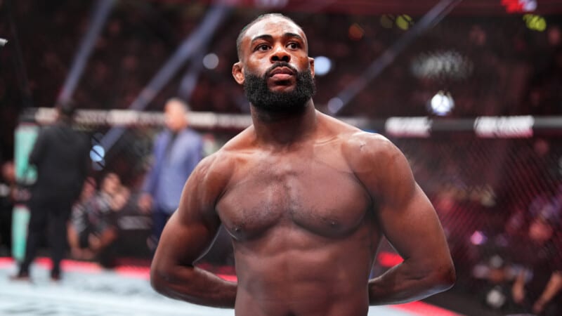 Стерлинг задушил Залала в главном бою UFC Fight Night 274: видео финиша