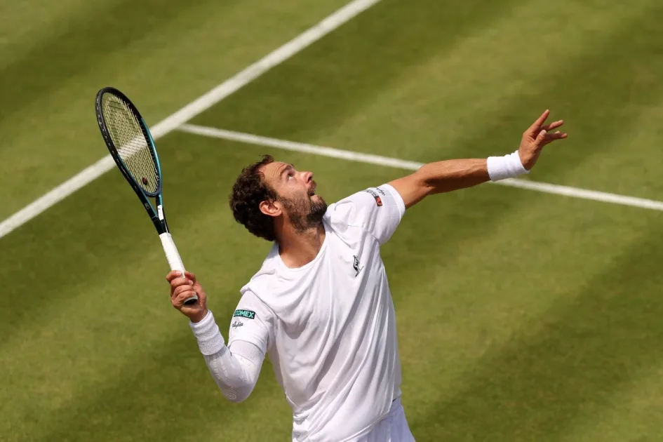 Исторический момент: Сафиуллин впервые взял сет у Джоковича на ATP